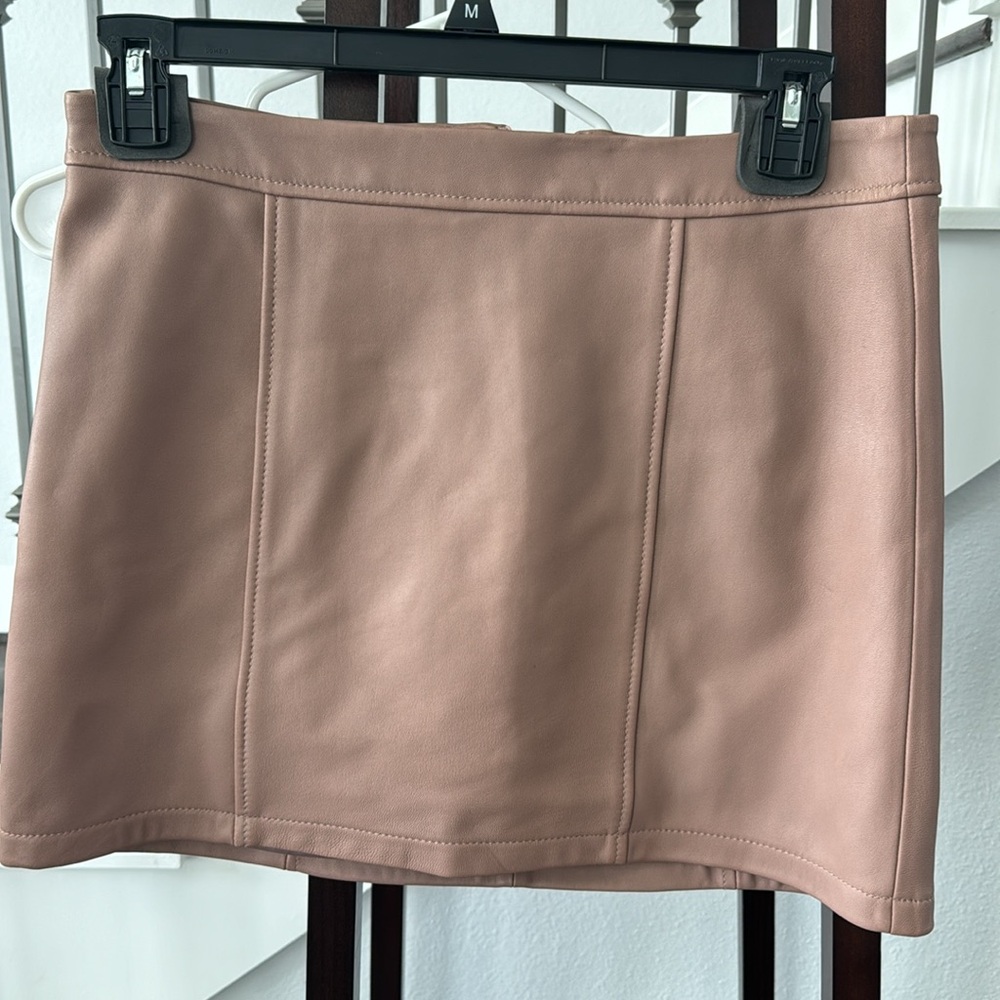 Gianni Bini leather mini skirt - size medium light pink